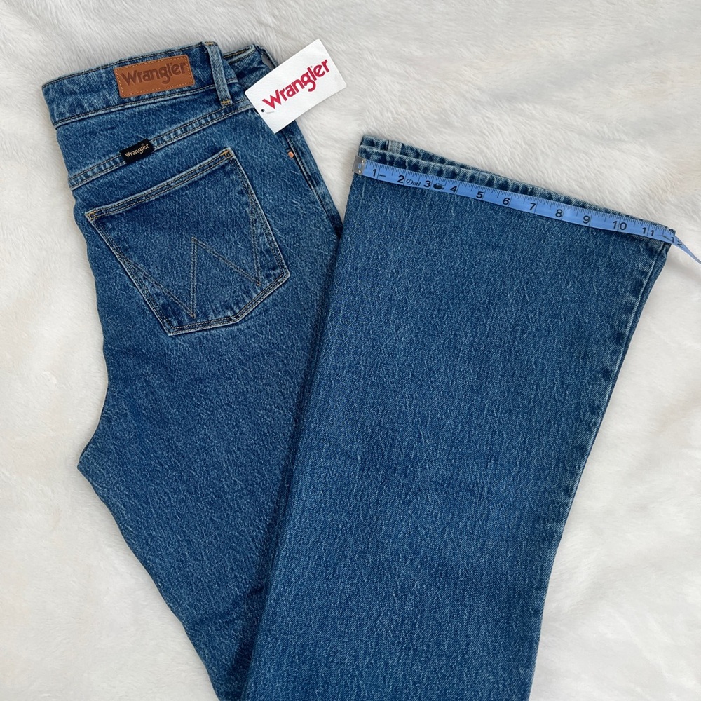 Wrangler Women’s Flare Jeans – Size 30x32 – New With Tags - Picture 10 of 11